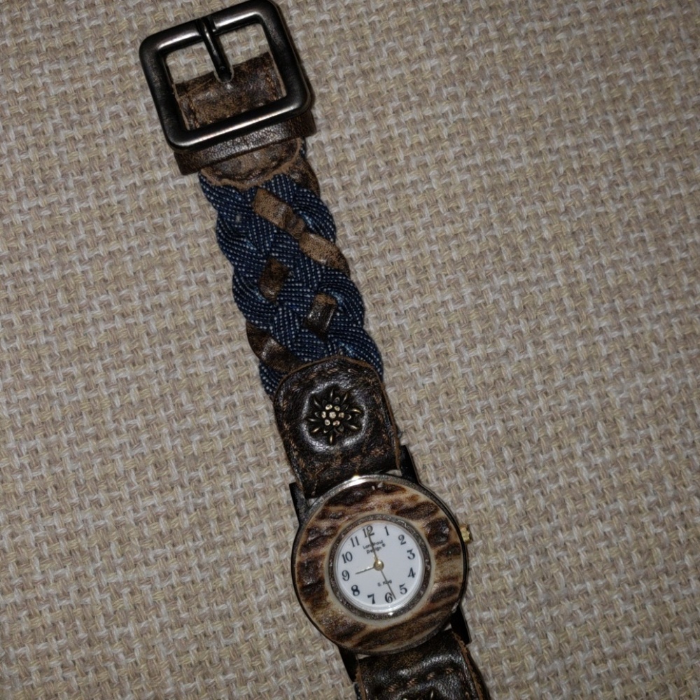 Watch - Picture 2 of 3